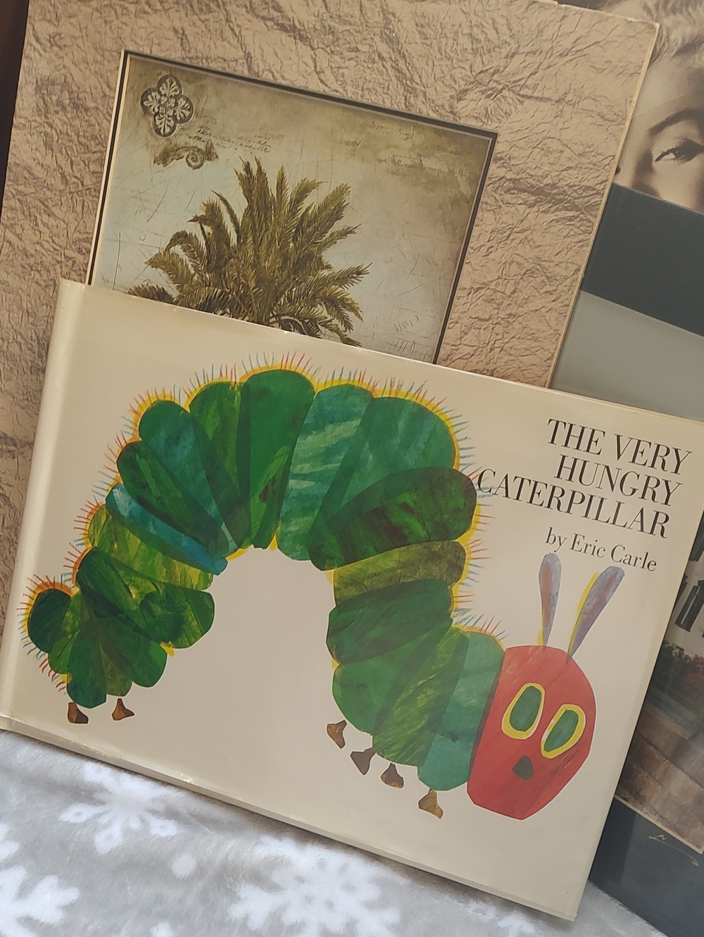 The Very Hungry Caterpillar/ 📚 by Eric Carle -